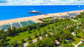 VON RESORT GOLDEN COAST Pools & Beach